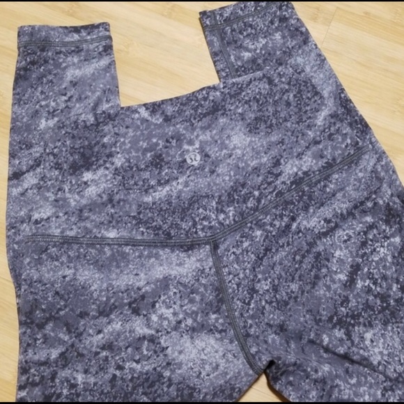 🚫SOLD🚫🍋Lululemon Area Ice Grey Align Leggings🍋 - Picture 2 of 3